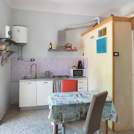 Acciuga House Biassa