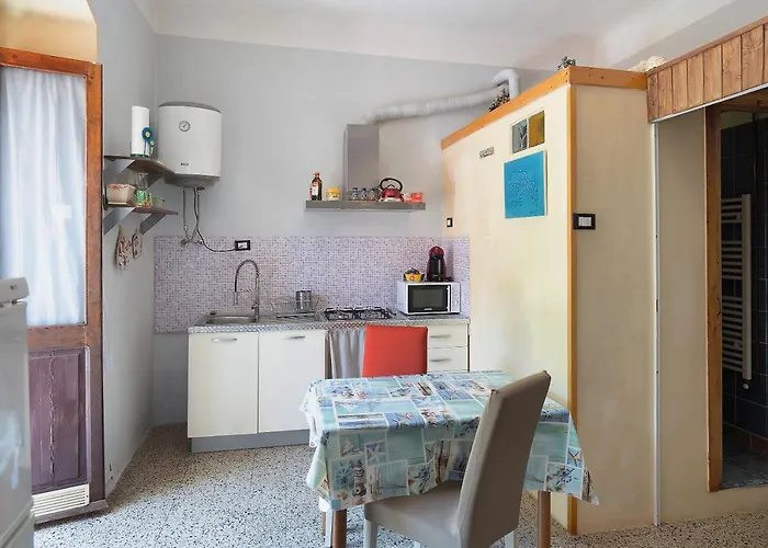 Acciuga House Biassa